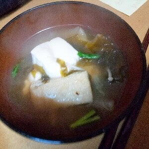 白菜と豆腐とわかめの味噌汁